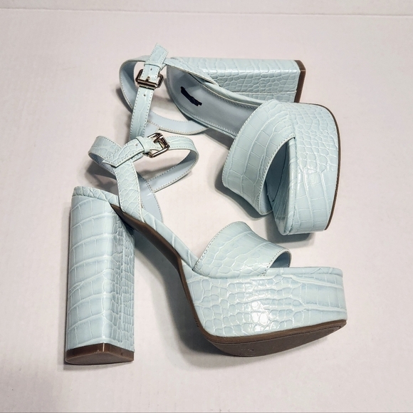 ❗️SOLD❗️Guess Gabeli NEW Faux Croc Ankle Strap Platform Block Heel Sandals Blue - Picture 2 of 11